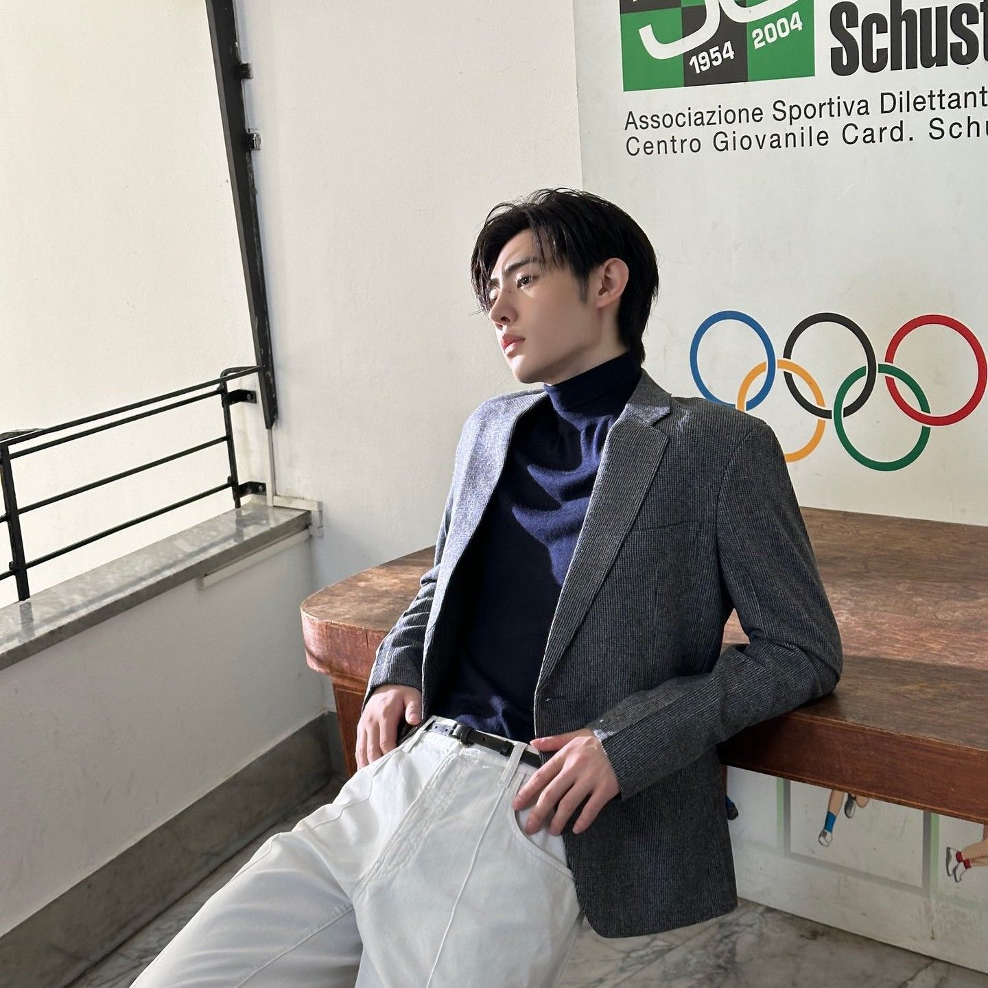 Foto aktivitas terbaru Sunghoon (ENHYPEN)