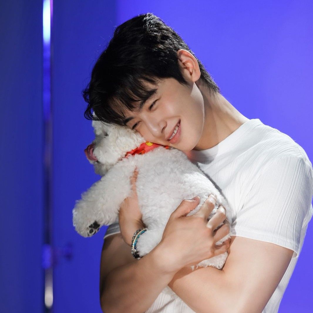 Latest photo of Eunwoo (ASTRO)