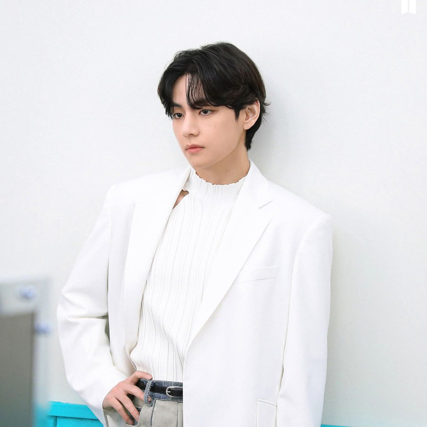 뷔 (방탄소년단)의 비하인드 컷