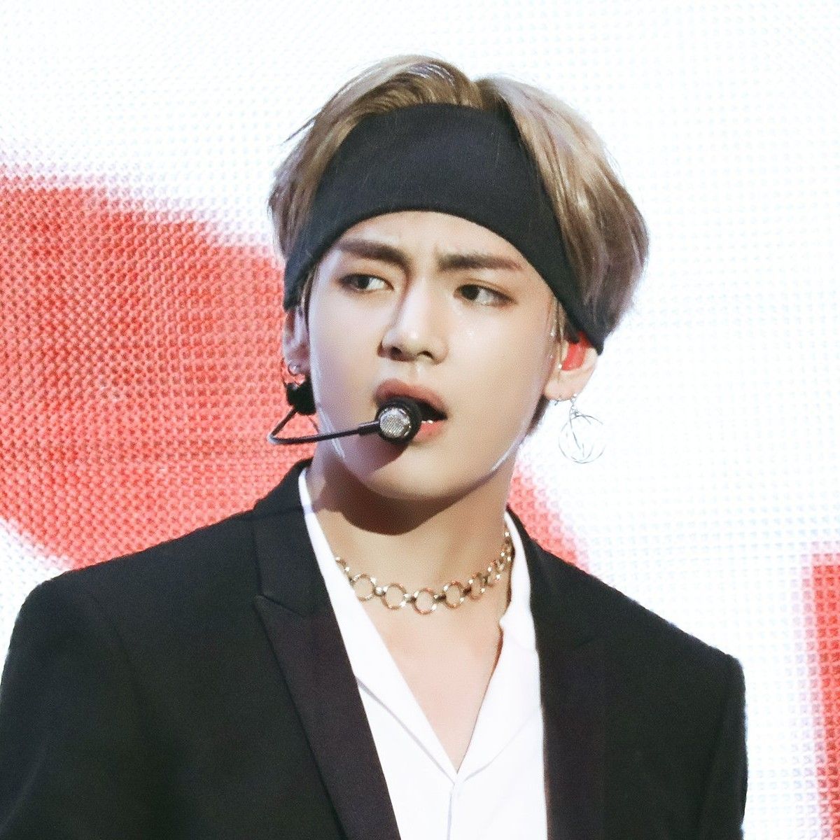 뷔 (방탄소년단) 최근 활동샷