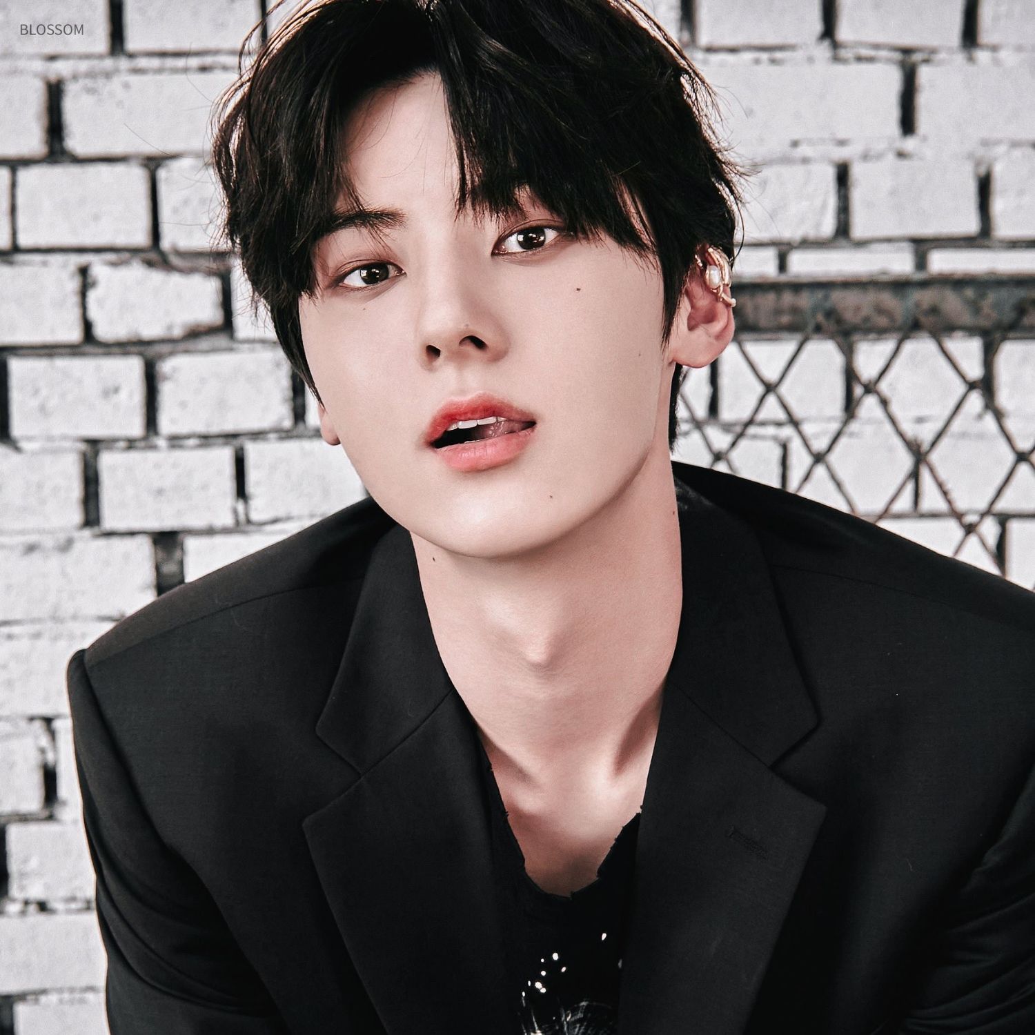 A moment captured by Hwang Minhyun's fan