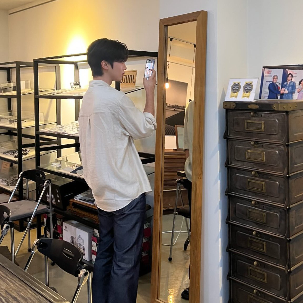 Behind-the-scenes cut of Kim Yohan (WEi)