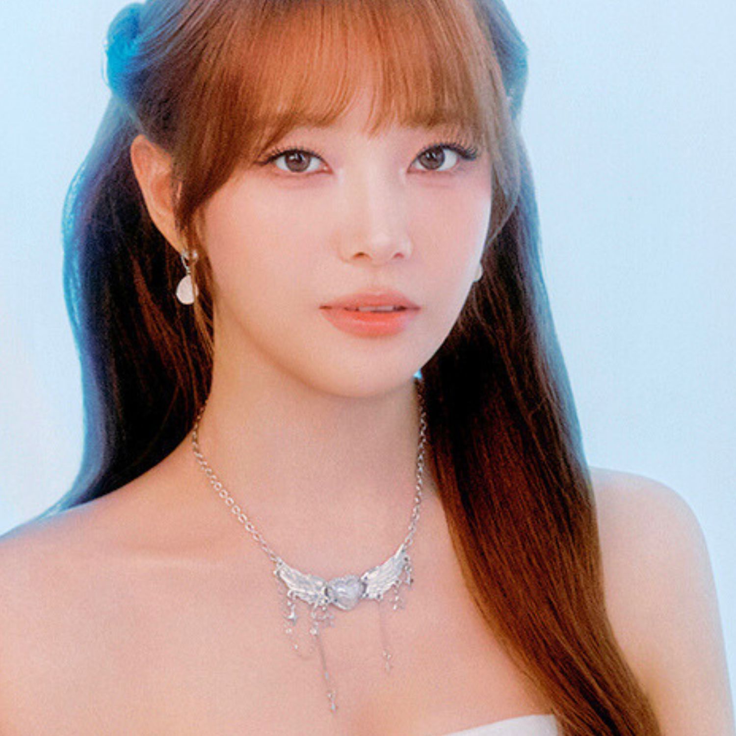 Recent activity shot of Moon Sua (Billlie)