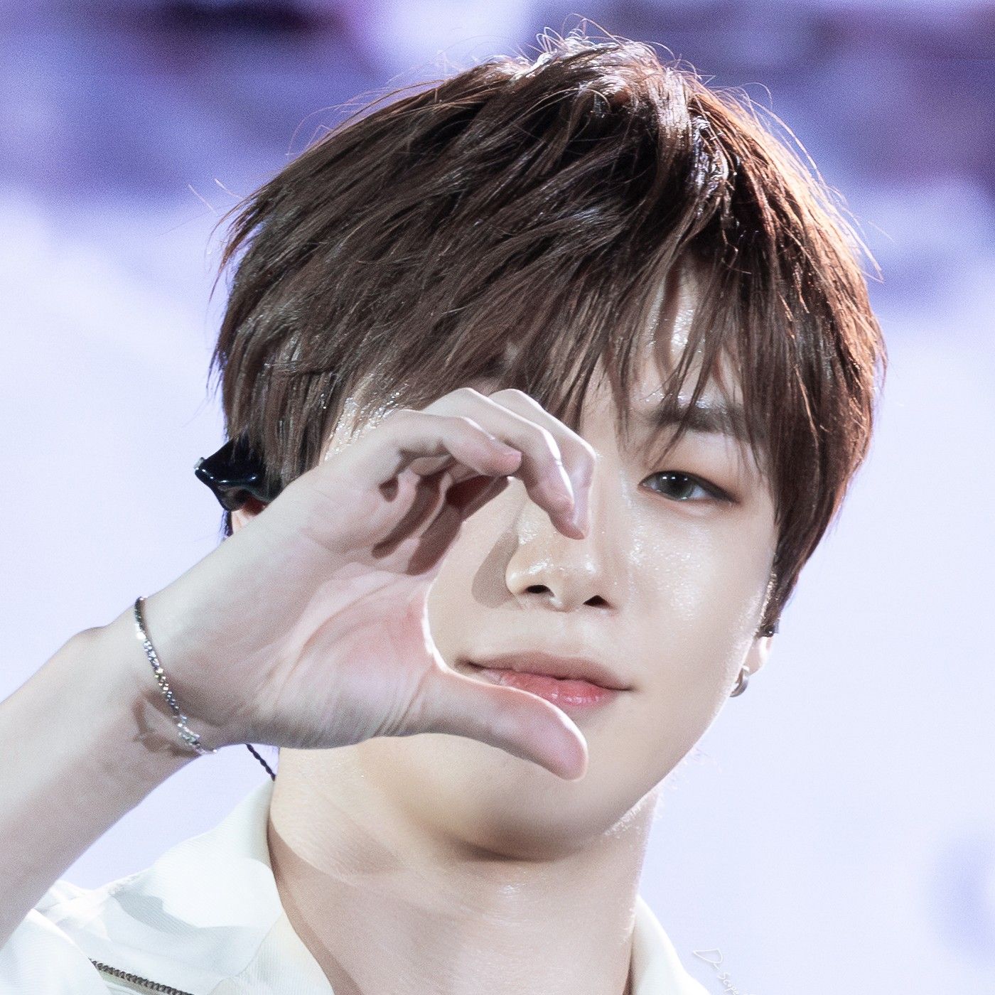 강다니엘의 비하인드 컷