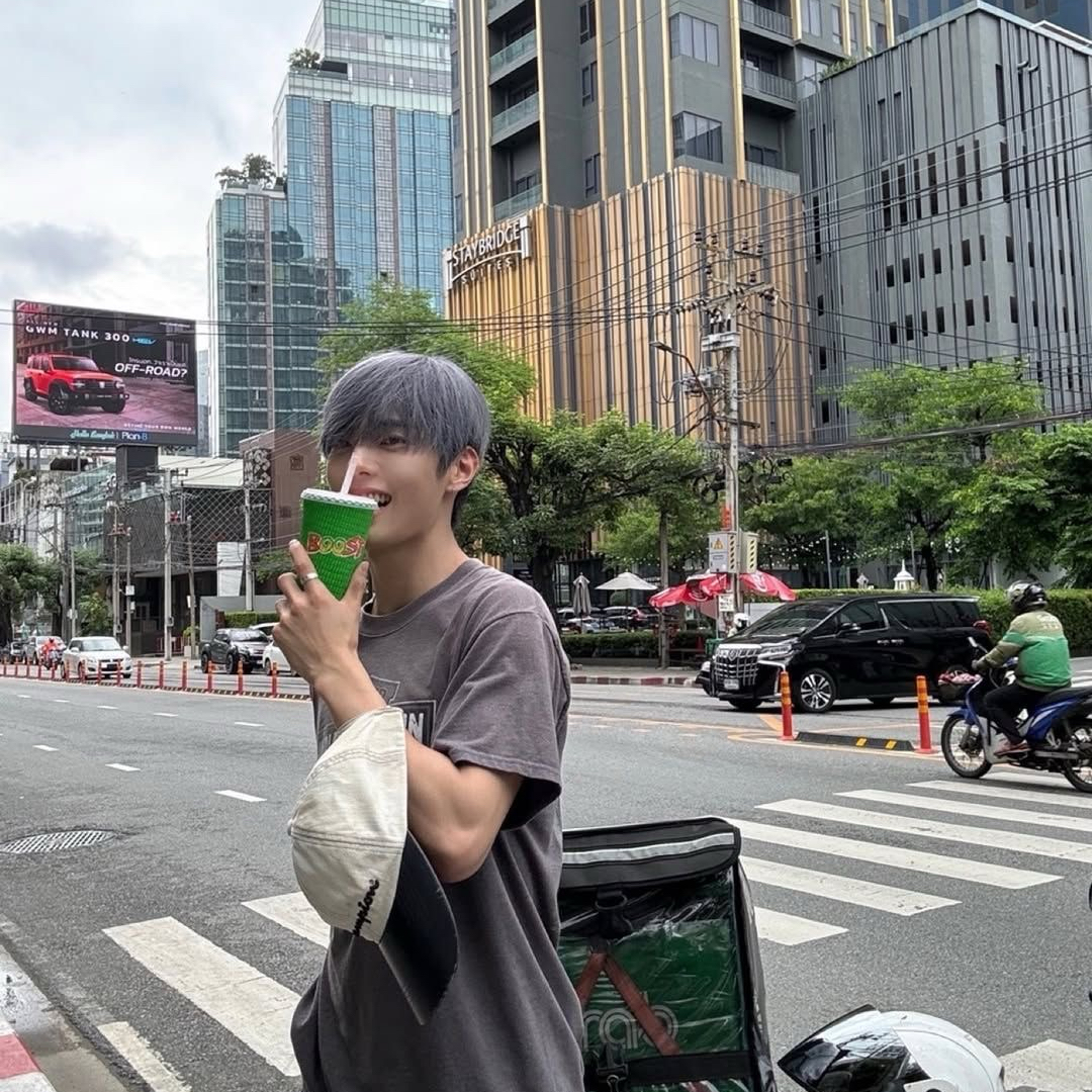 Latest photo of LEEJEONG (WHIB)