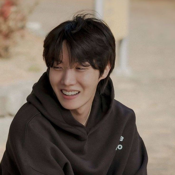 Foto terbaru j-hope (BTS)