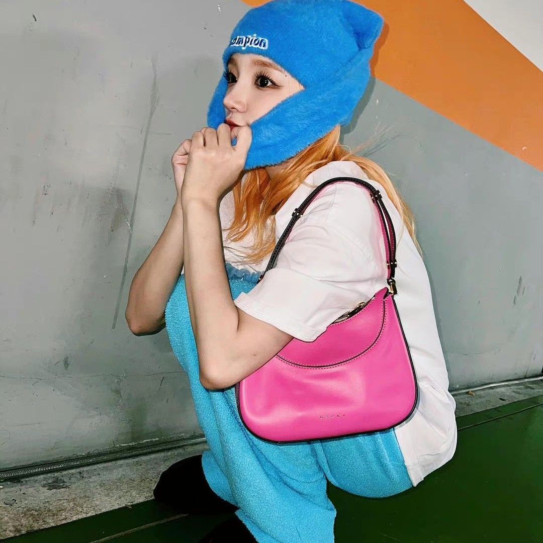 Recent activity shot of Yuqi (i-dle)