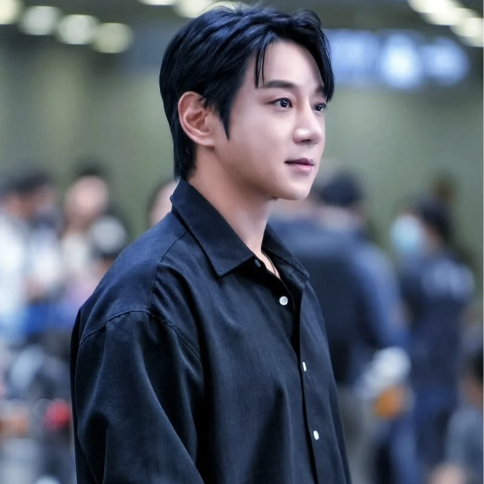 Recent activity shot of Hwang Chiyeol