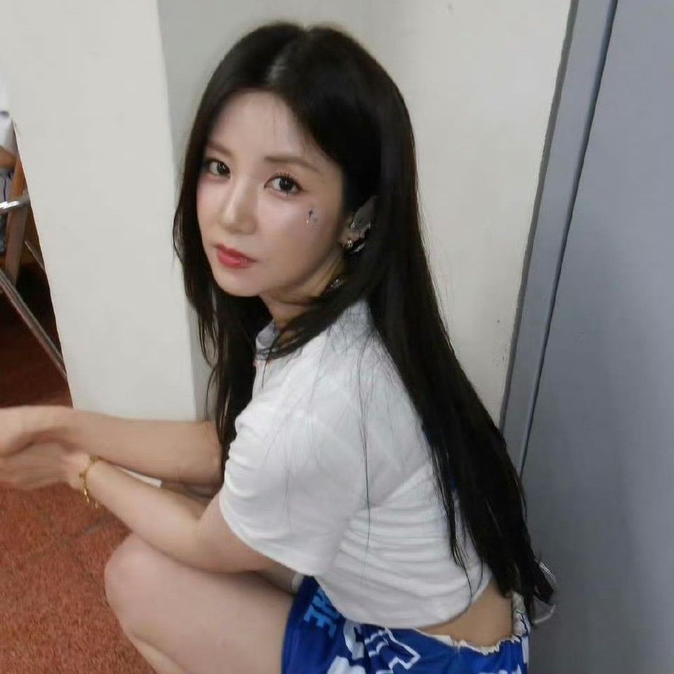 Behind-the-scenes cut of Park Chorong (Apink)