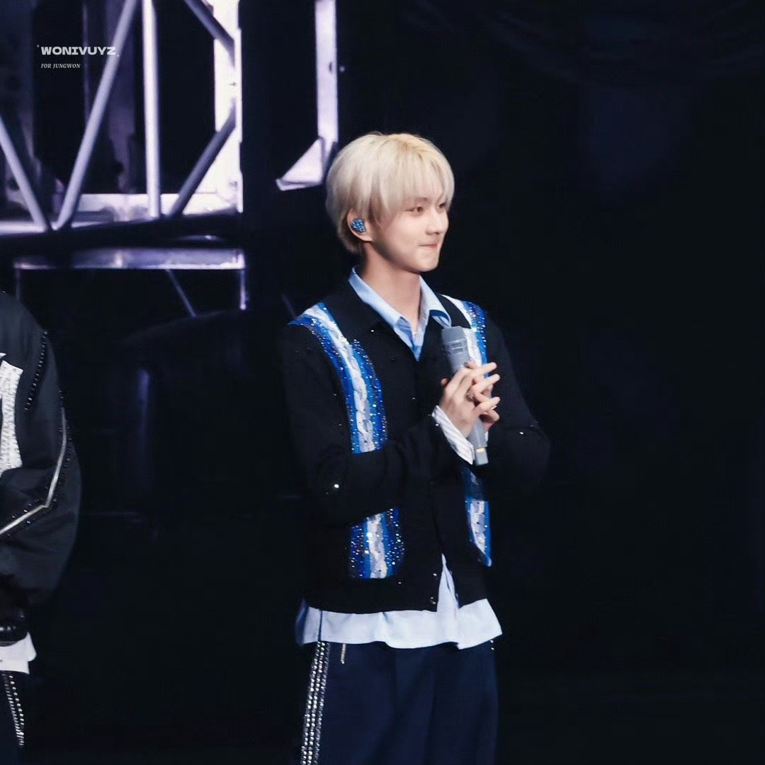 A moment captured by Jungwon (ENHYPEN)'s fan