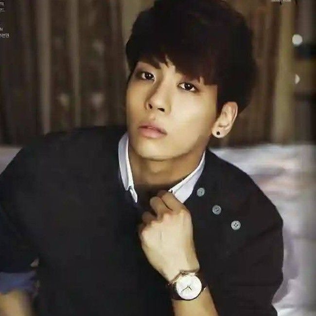 A moment captured by Jonghyun (SHINee)'s fan