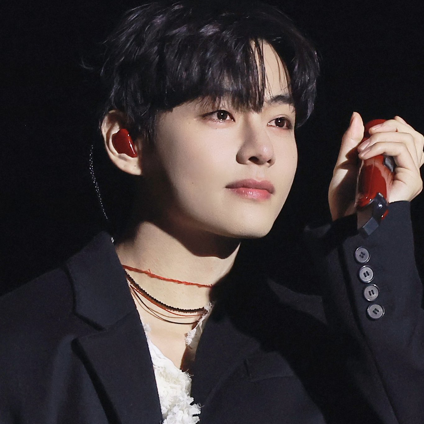 뷔 (방탄소년단)의 최신 사진