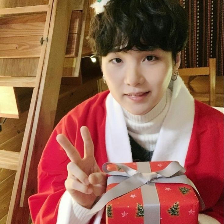 Latest photo of SUGA (BTS)