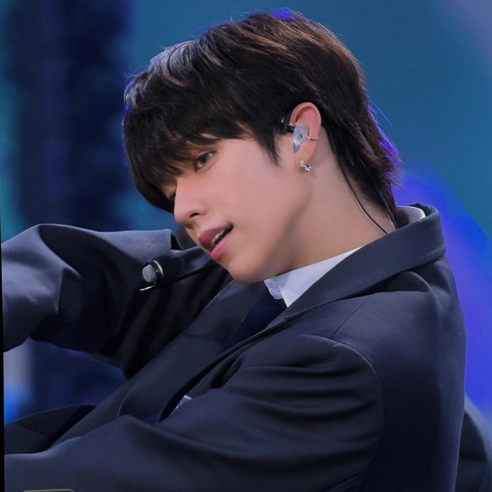 Behind-the-scenes cut of JL (AHOF)