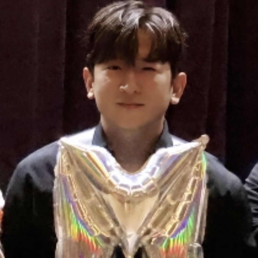 A moment captured by Lee Minwoo (SHINHWA)'s fan