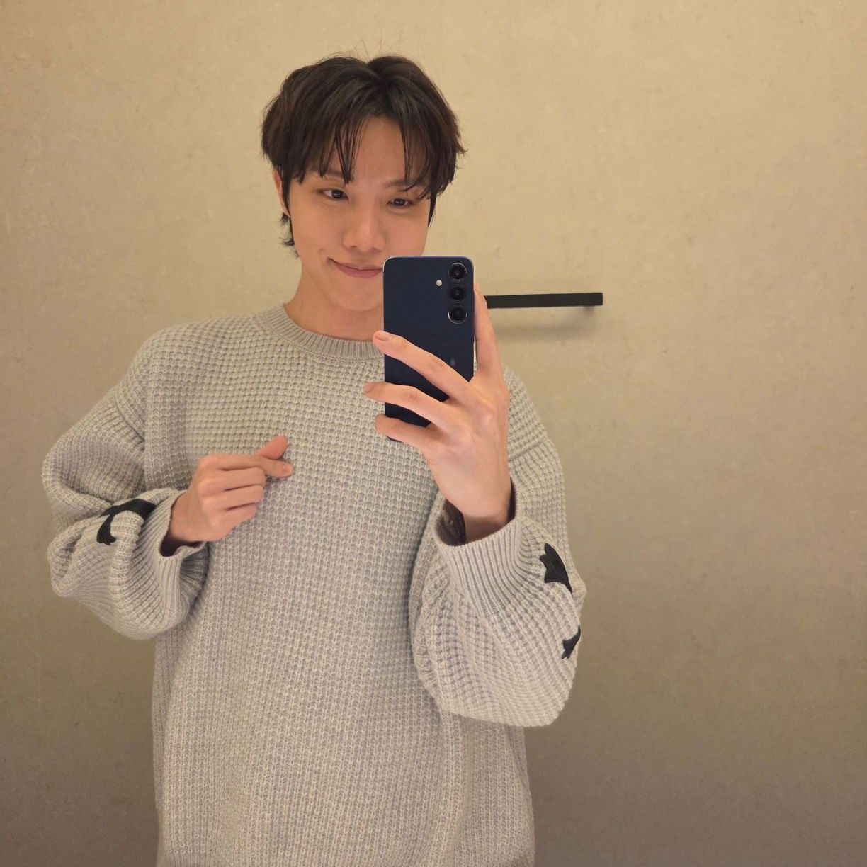 Foto aktivitas terbaru j-hope (BTS)