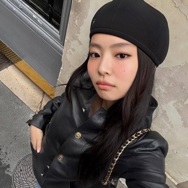 Recent activity shot of Jennie (BLACKPINK)