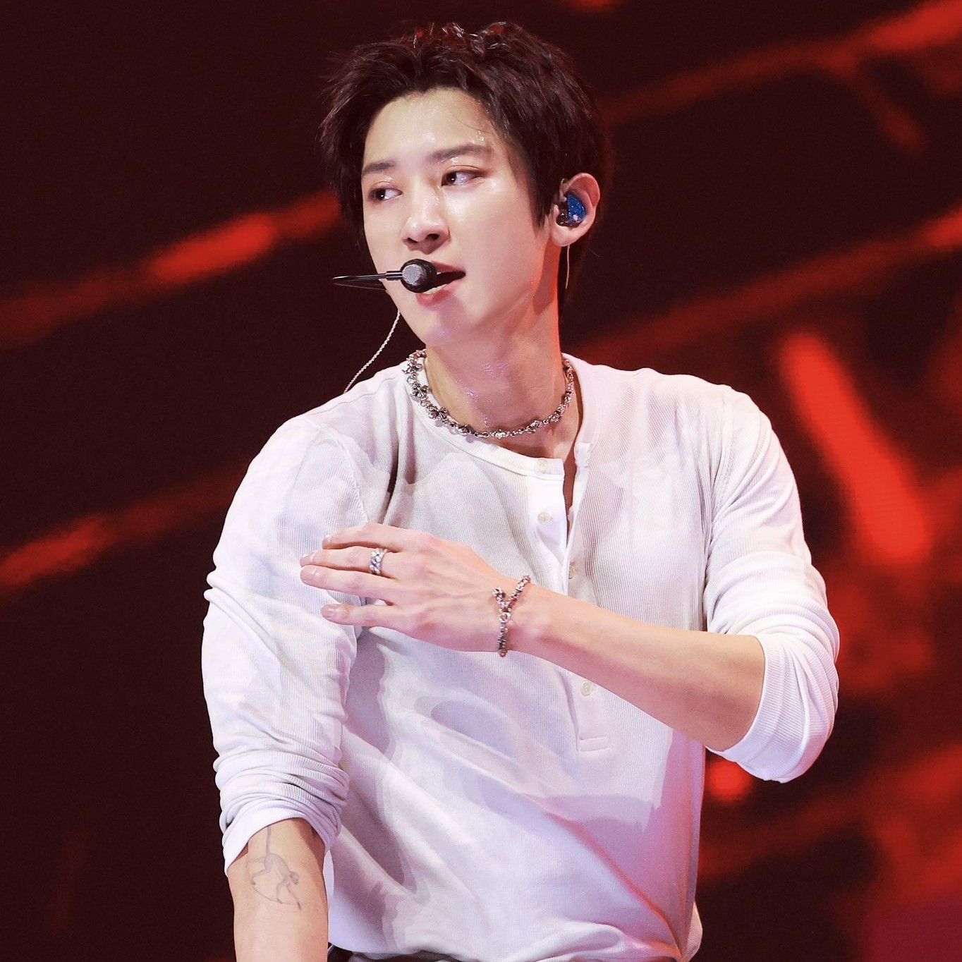 Behind-the-scenes cut of Chanyeol (EXO)