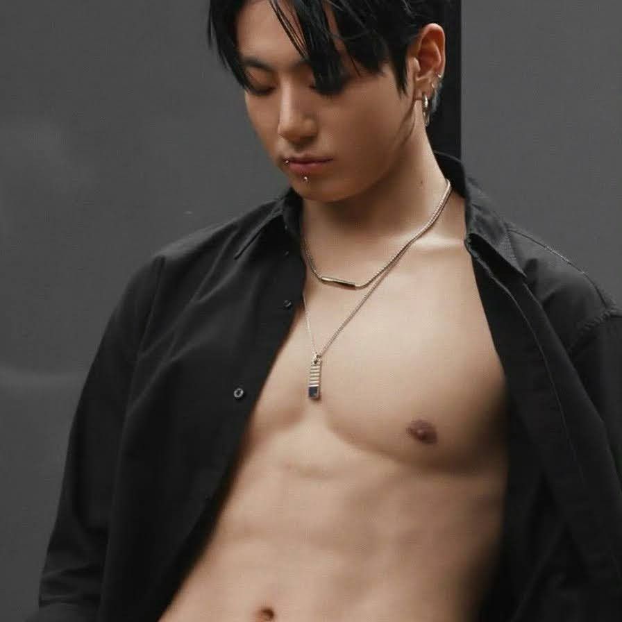 Foto aktivitas terbaru Jungkook (BTS)