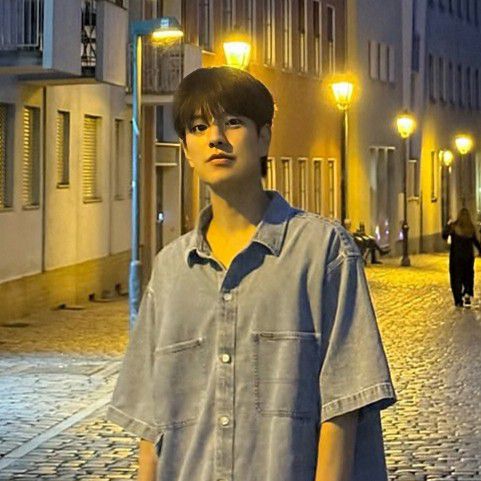 Foto aktivitas terbaru Seungmin (Stray Kids)