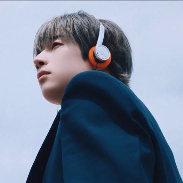 Behind-the-scenes cut of Han Seungwoo