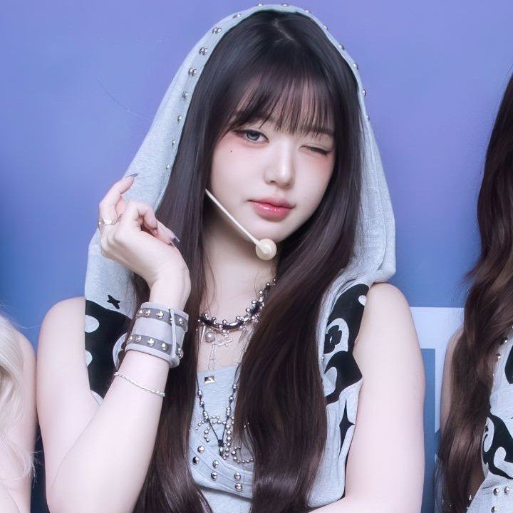 Behind-the-scenes cut of Jang Wonyoung (IVE)