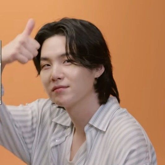 SUGA (防弹少年团)的最新照片