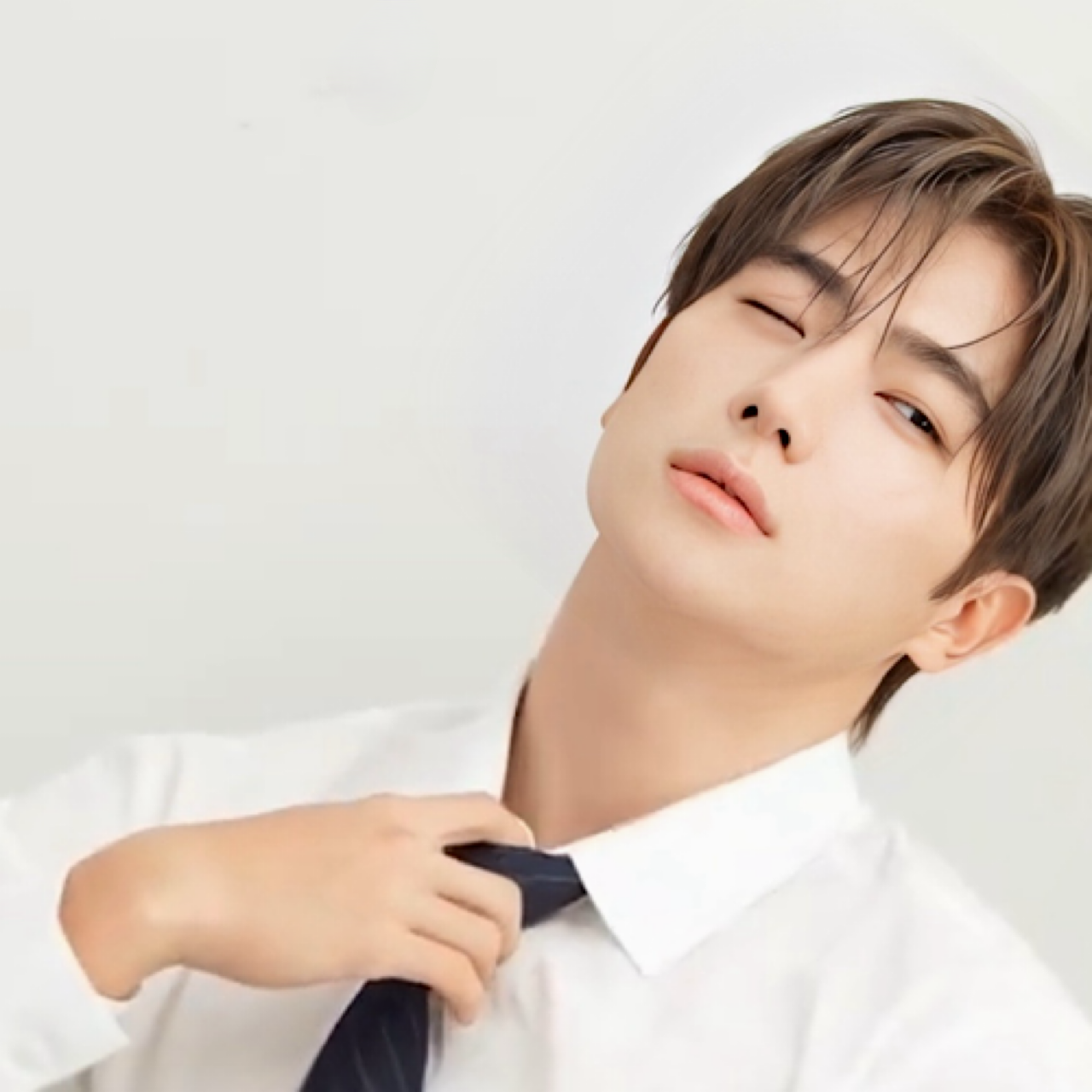 贤在 (THE BOYZ)的最新活动照片