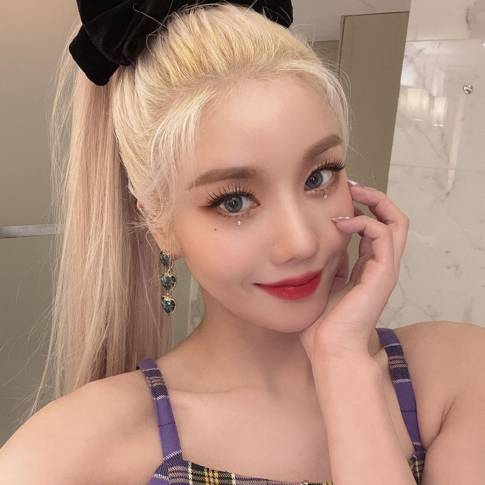 Behind-the-scenes cut of Kwon Eunbi