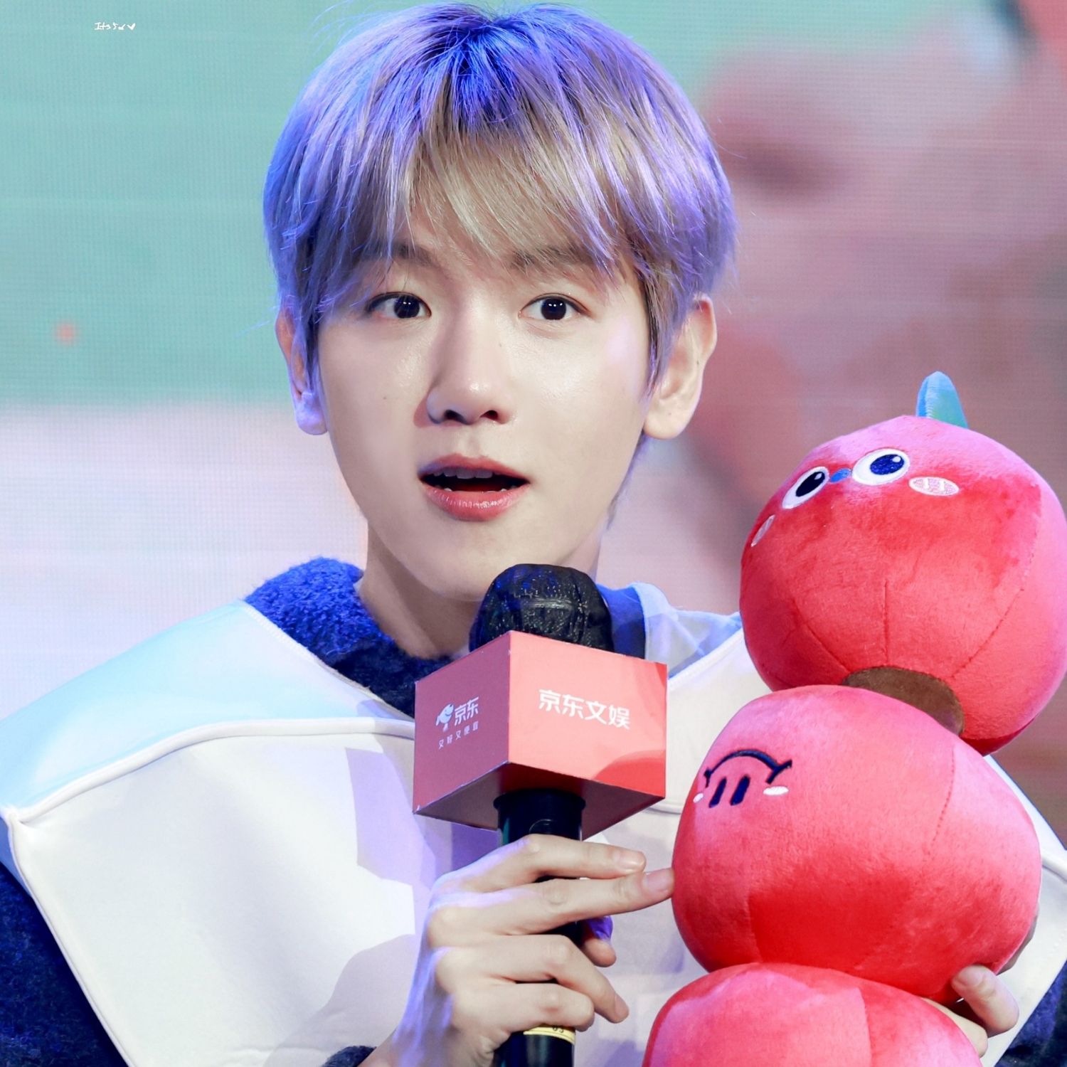 백현 (EXO)의 비하인드 컷