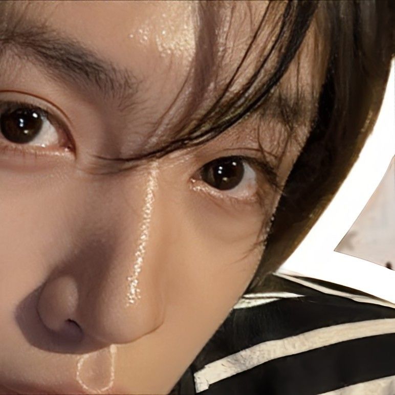 A moment captured by Wooseok (PENTAGON)'s fan