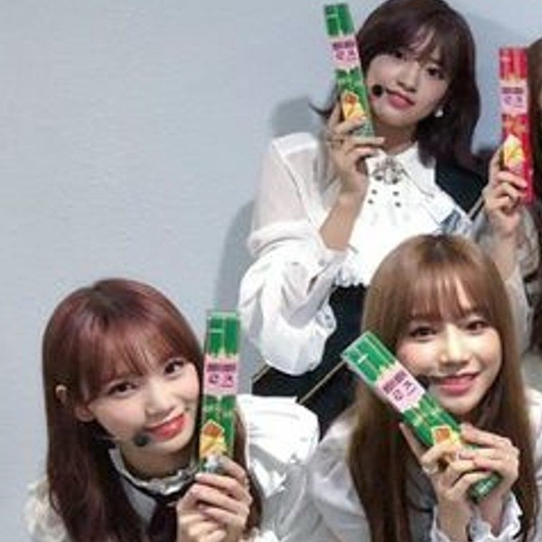 Signature photo of IZ*ONE capturing their charm