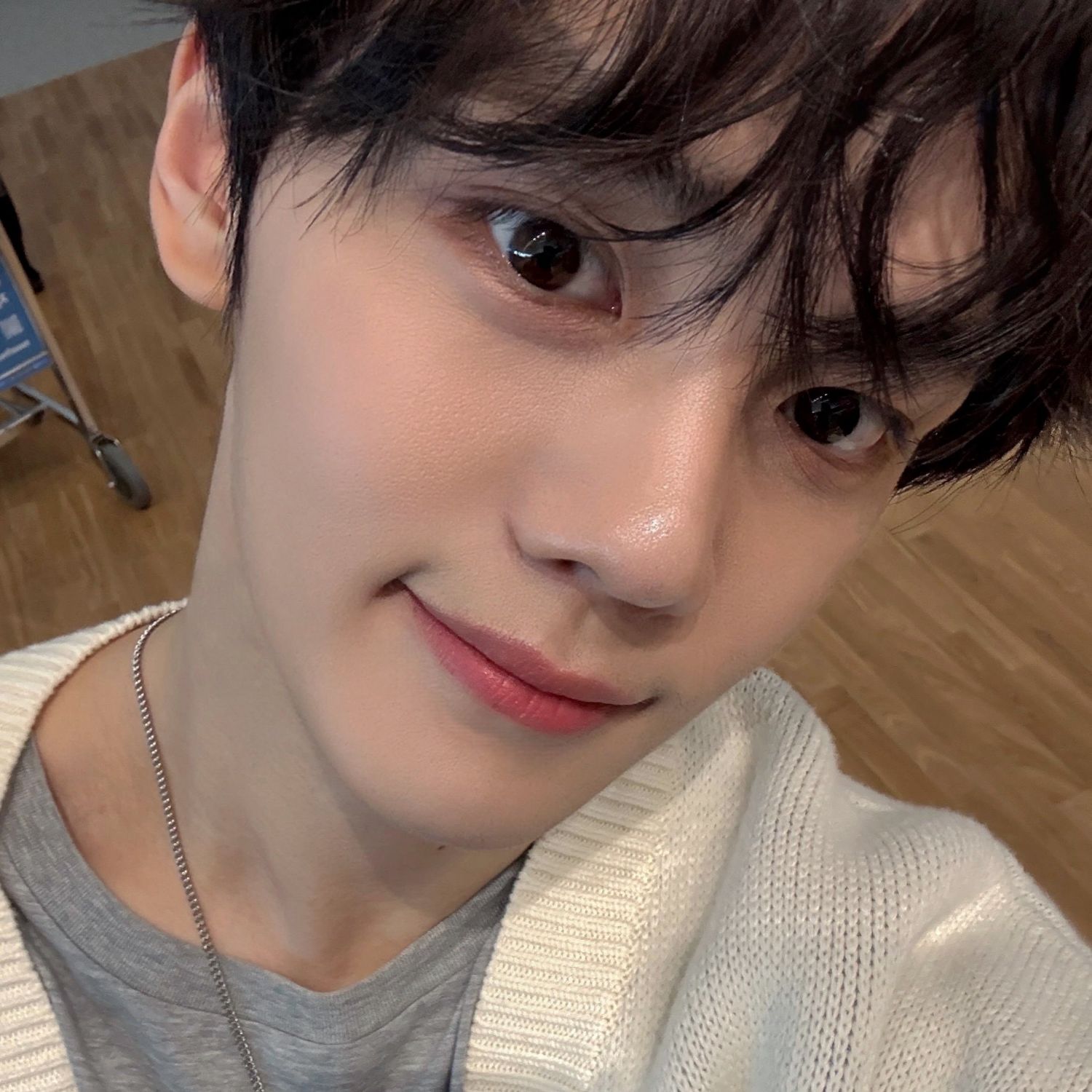 Recent activity shot of Kim Gyuvin (ZEROBASEONE)