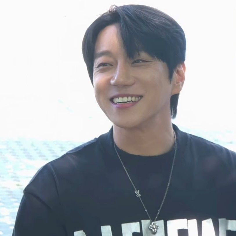 Recent activity shot of Hwang Chiyeol