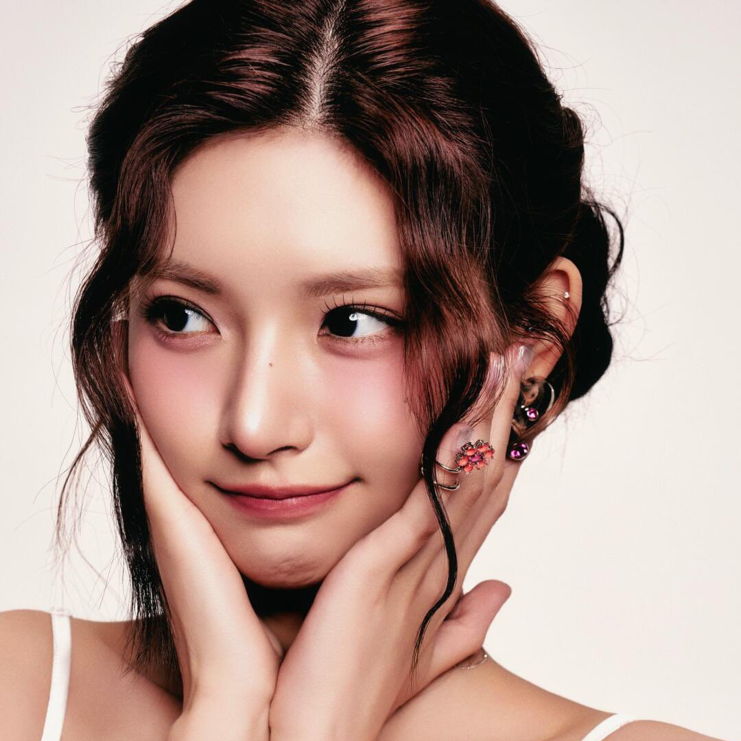 Behind-the-scenes cut of Yiren (EVERGLOW)