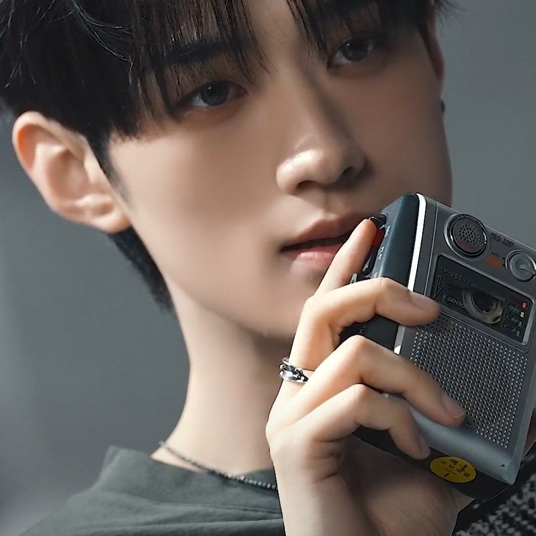 Recent activity shot of VERIVERY