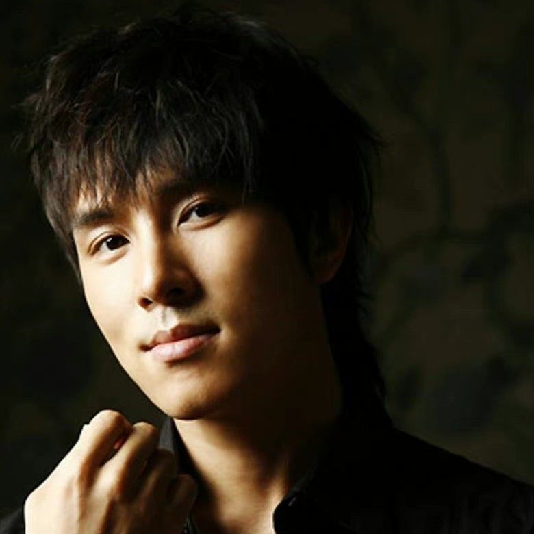 Latest photo of Kim Dongwan (SHINHWA)