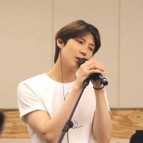 Feed komunitas K-pop terpanas hari ini