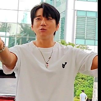 A moment captured by Hwang Chiyeol's fan
