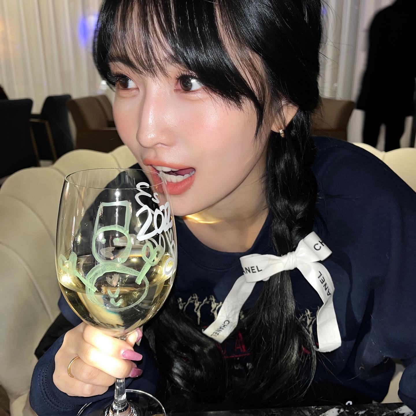 모모 (TWICE)의 비하인드 컷