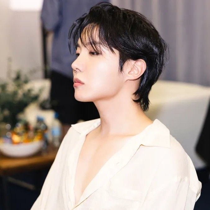 J-hope (防弹少年团)的最新活动照片
