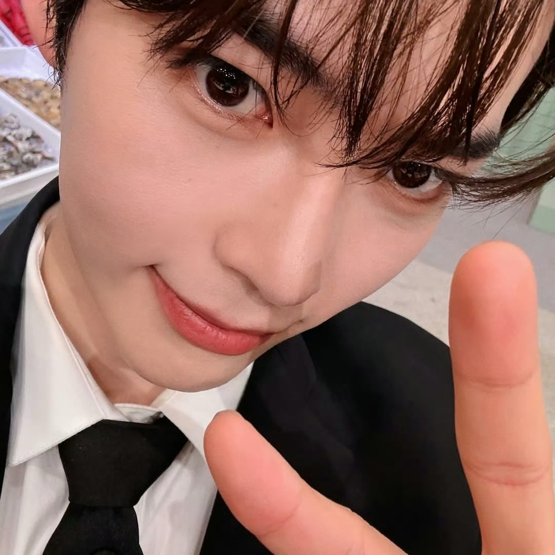성한빈 (제로베이스원)의 최신 사진