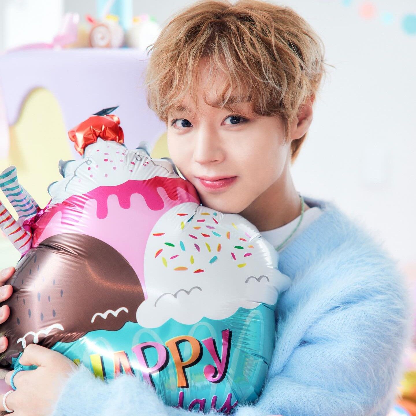 Behind-the-scenes cut of Park Jihoon