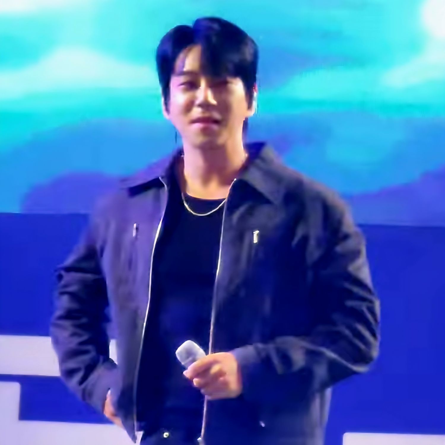 A moment captured by Hwang Chiyeol's fan