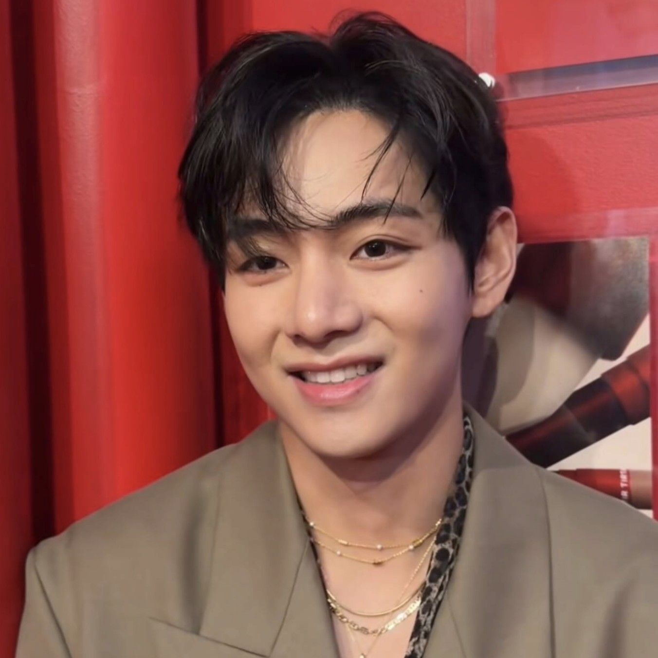 뷔 (방탄소년단) 최근 활동샷