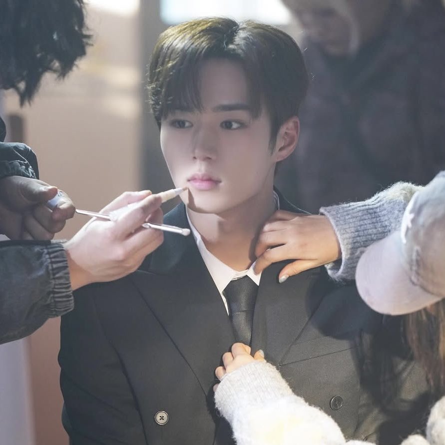 Behind-the-scenes cut of Kim Junseo (ALPHA DRIVE ONE)