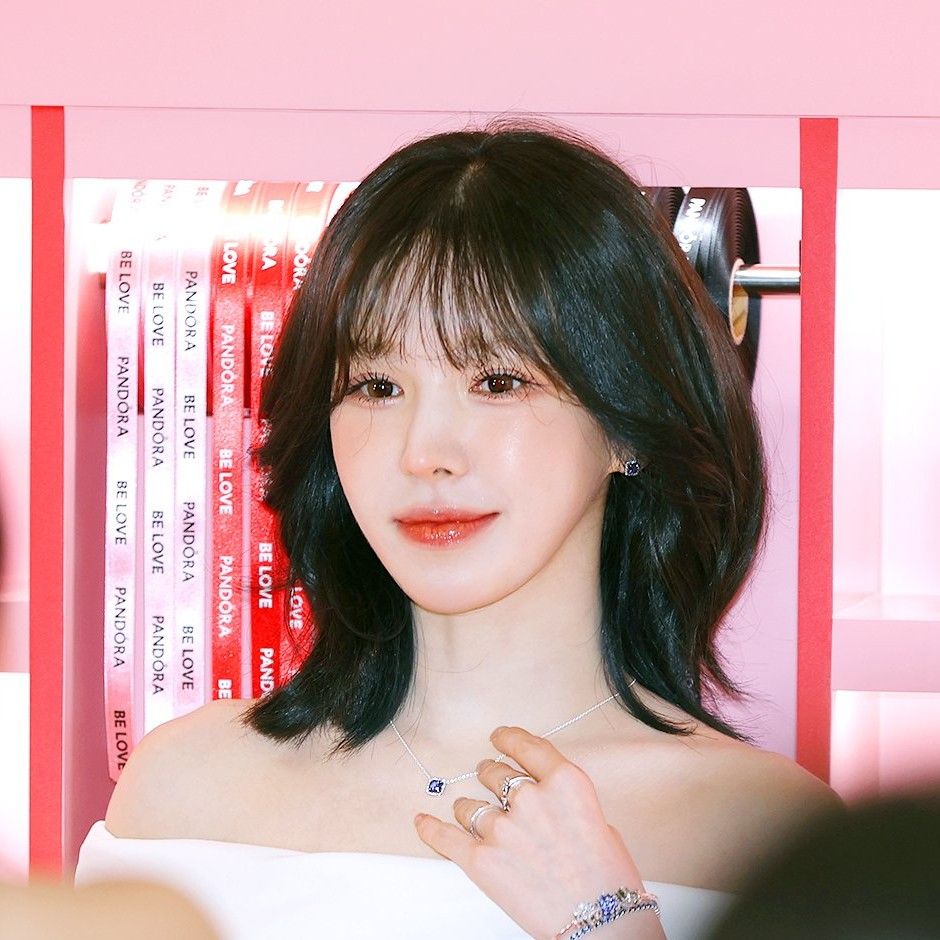 Behind-the-scenes cut of Wendy (Red Velvet)