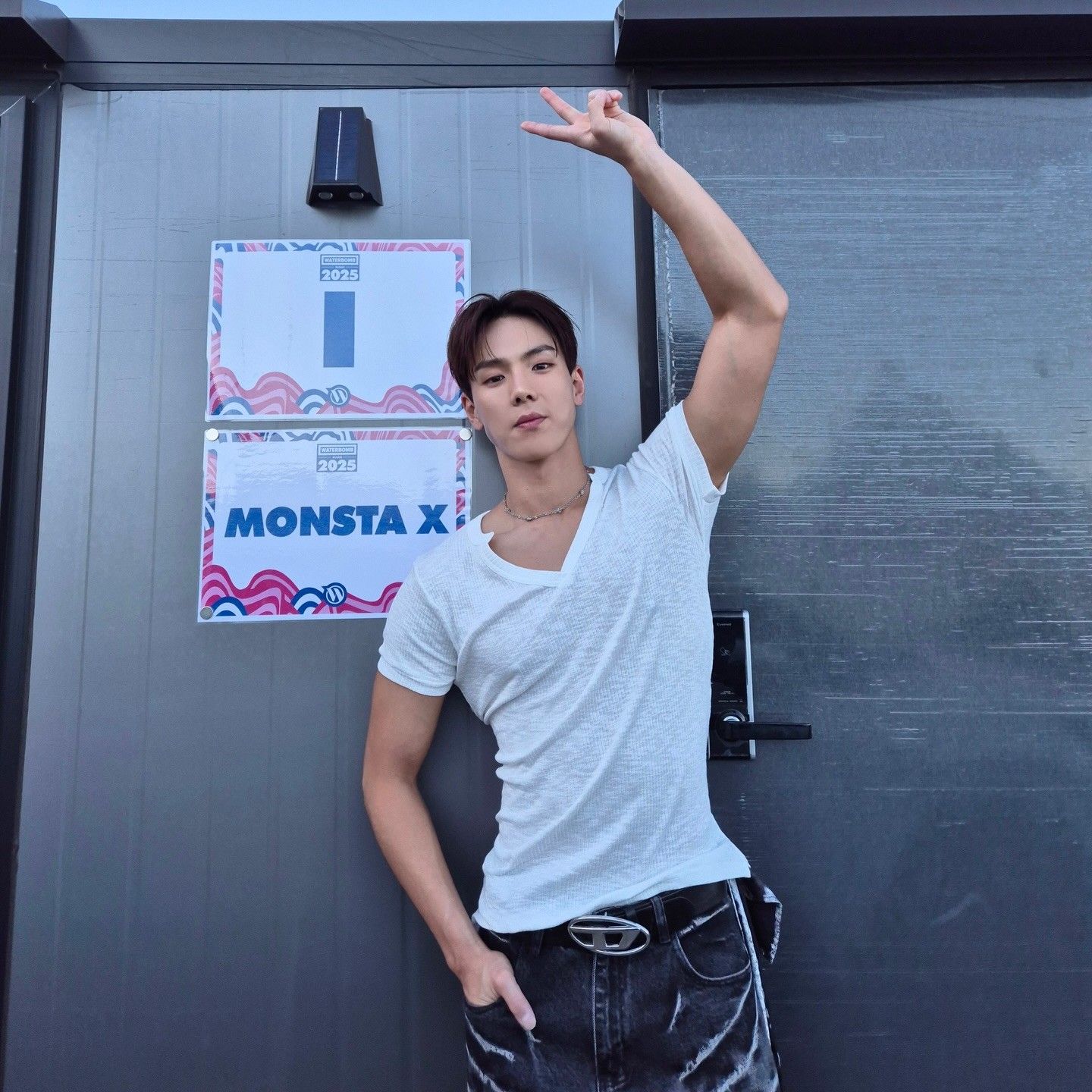 Behind-the-scenes cut of Shownu (MONSTA X)