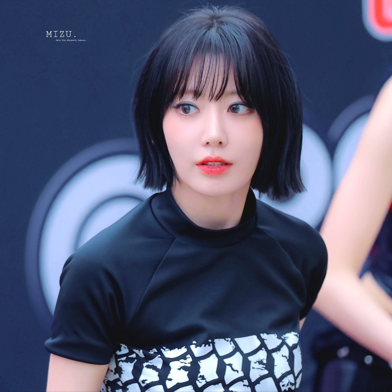 Behind-the-scenes cut of Sakura (LE SSERAFIM)