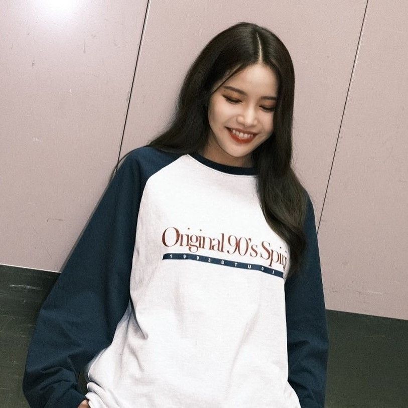 Recent activity shot of Solar (MAMAMOO)